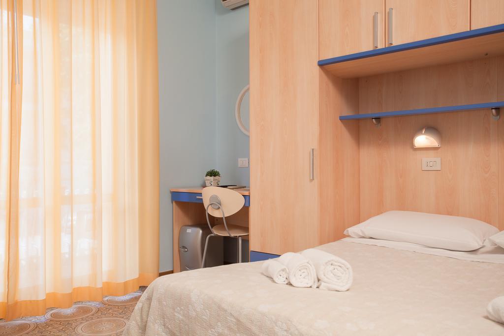 Hotel Santa Martina Villamarina Habitación foto