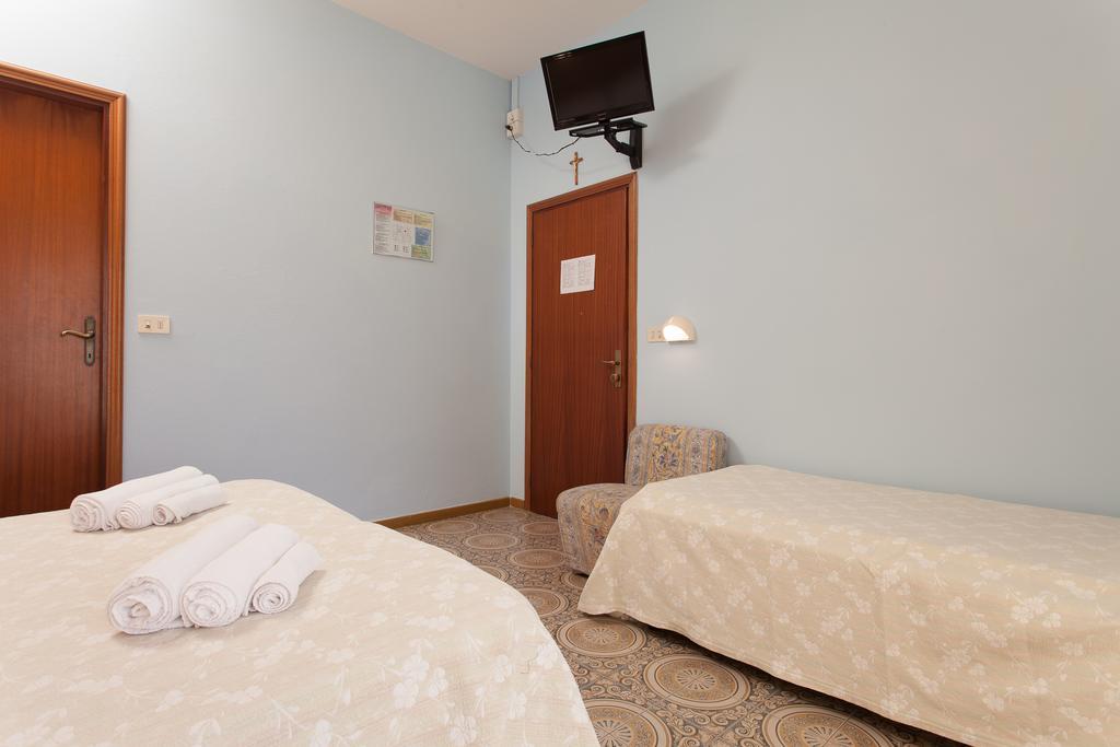 Hotel Santa Martina Villamarina Habitación foto